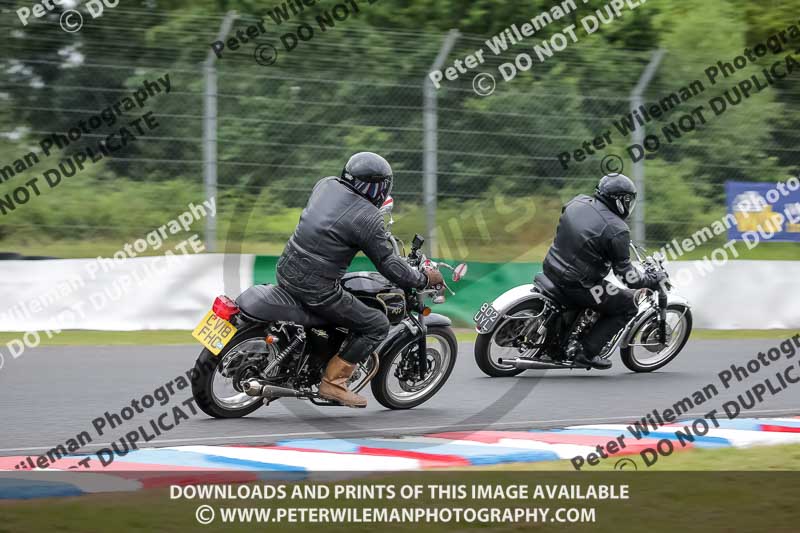 Vintage motorcycle club;eventdigitalimages;mallory park;mallory park trackday photographs;no limits trackdays;peter wileman photography;trackday digital images;trackday photos;vmcc festival 1000 bikes photographs
